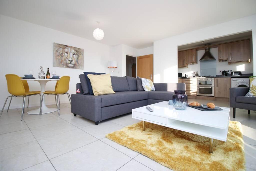 Apartment No1 Beach Walk By South Wales - Free Parking
